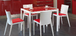 Mesa, sillas y taburetes